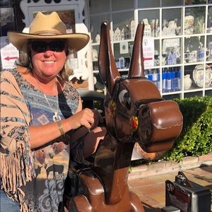 Meet your Posher, Dixie